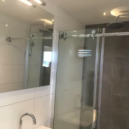 Amsterdam 4 *