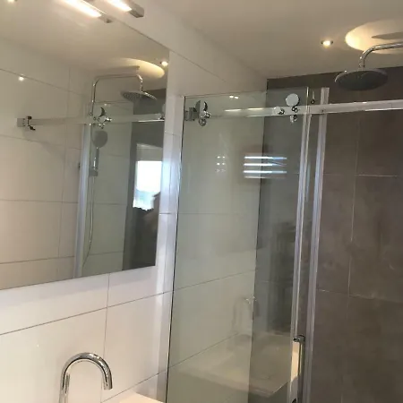 Amsterdam 4 *